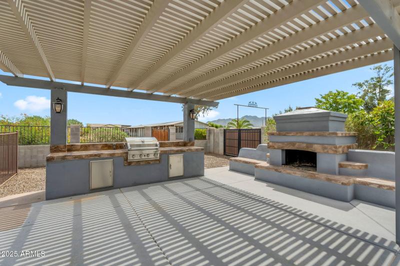 Outdoor Kitchen