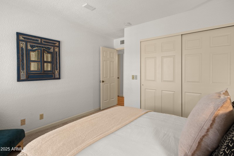 JL_205ConchoDr-interiors-Bedrooms-04