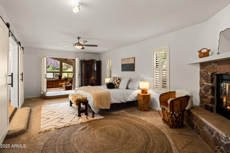 JL_205ConchoDr-interiors-PrimarySuite-01