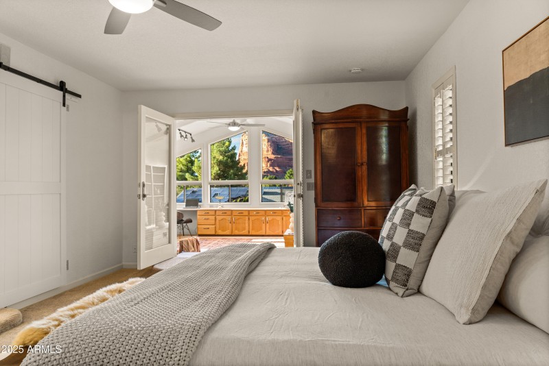 JL_205ConchoDr-interiors-PrimarySuite-02