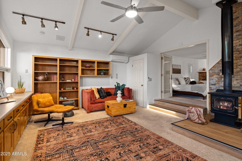 JL_205ConchoDr-interiors-PrimarySuite-08