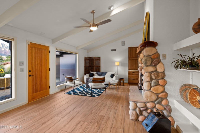 JL_205ConchoDr-interiors-CommonAreas-02