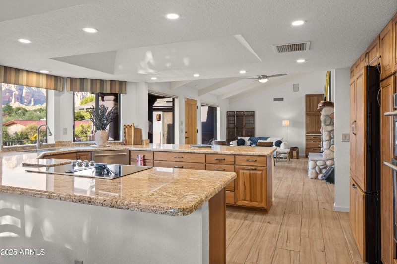 JL_205ConchoDr-interiors-CommonAreas-10