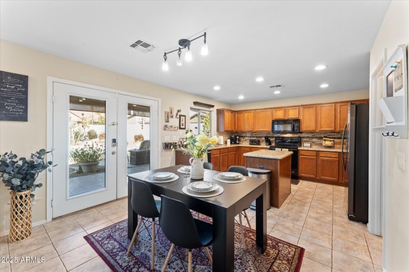 17-017-breakfast-nook