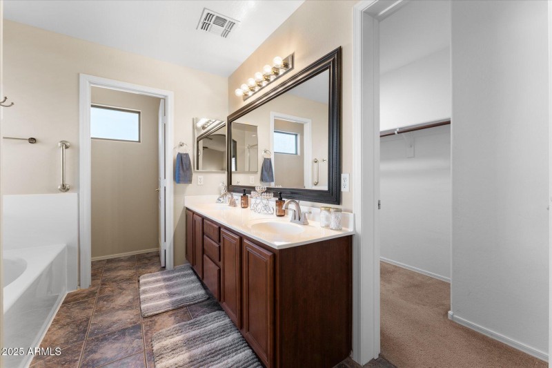 32-032-primary-bathroom