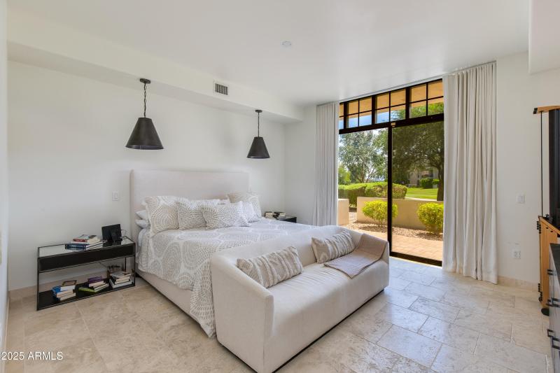 Primary Suite w/ Patio