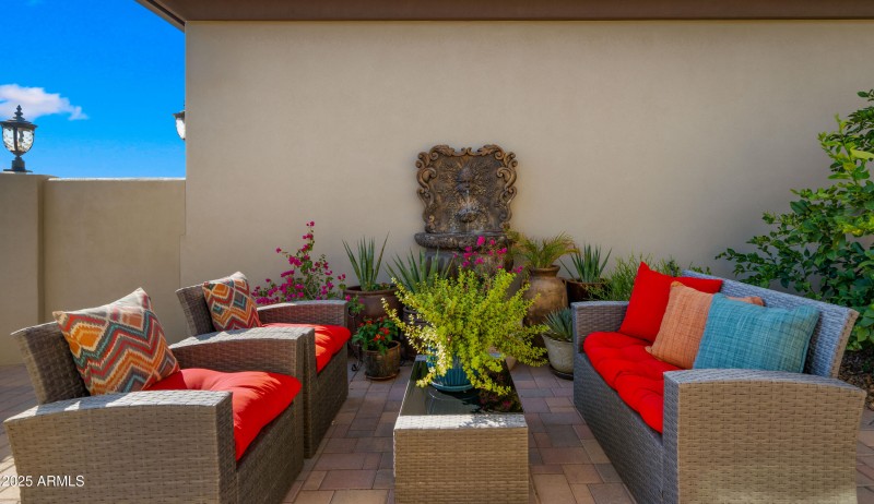 Front Courtyard4
