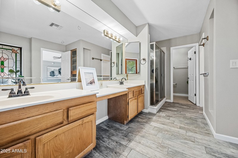 17.4 Master bathroom 2