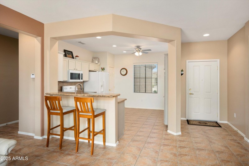 Eat-In Kitcchen with Lunch Bar