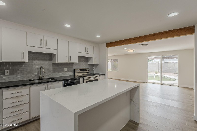 9-web-or-mls-Surrey-9