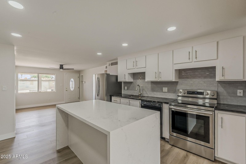 11-web-or-mls-Surrey-11