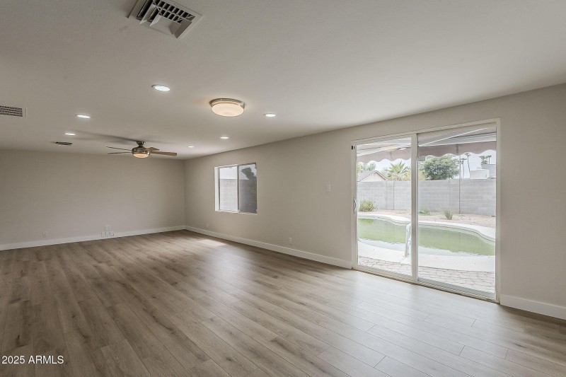 15-web-or-mls-Surrey-15