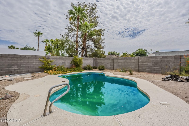 35-web-or-mls-Surrey-35