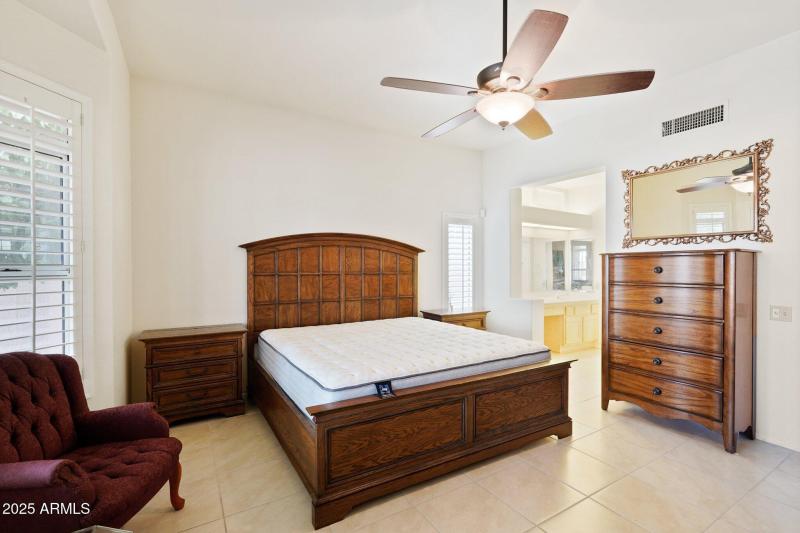 22-web-or-mls-W Desert Glen Dr-S0409-022