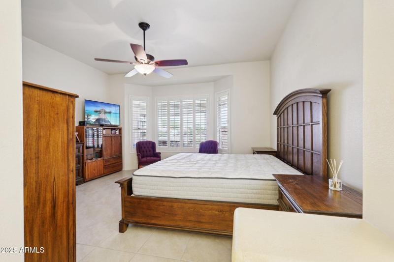 24-web-or-mls-W Desert Glen Dr-S0409-024