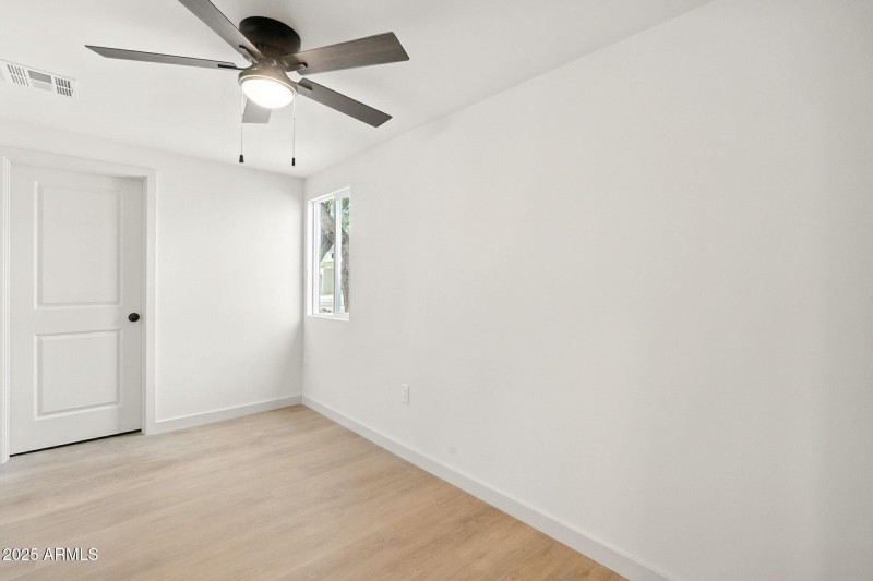 035_Guest Room 3