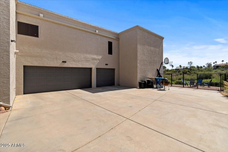 72-Garage & driveway