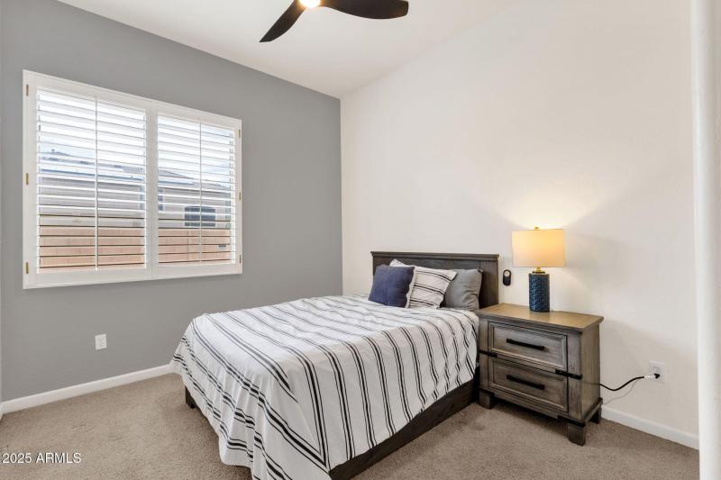 32-web-or-mls-17719-n-67th-ln