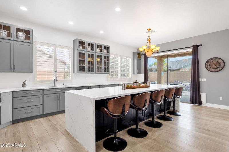 17-web-or-mls-17719-n-67th-ln