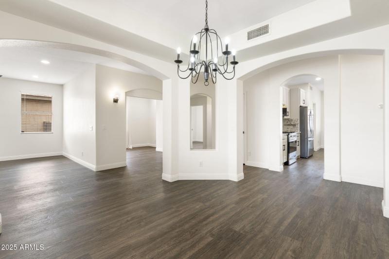 17-web-or-mls-QVB09252