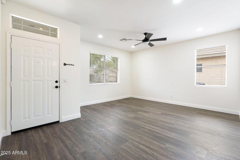 18-web-or-mls-QVB09255