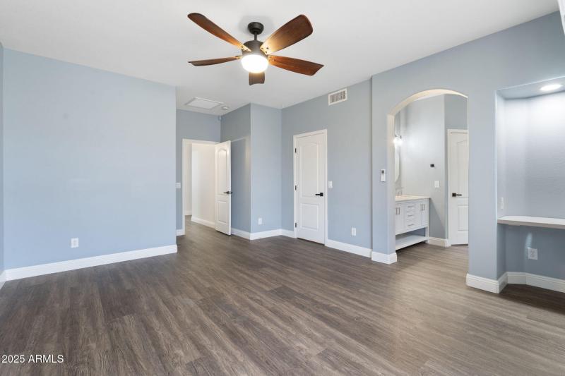 25-web-or-mls-QVB09288