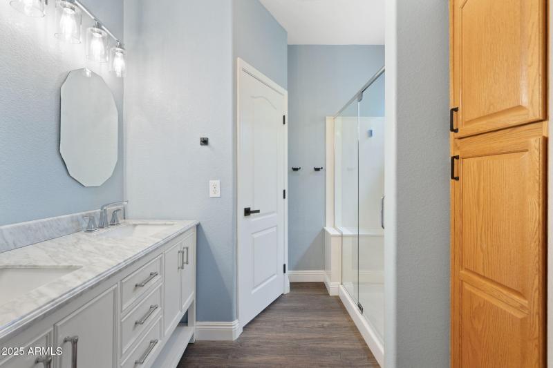 28-web-or-mls-QVB09297