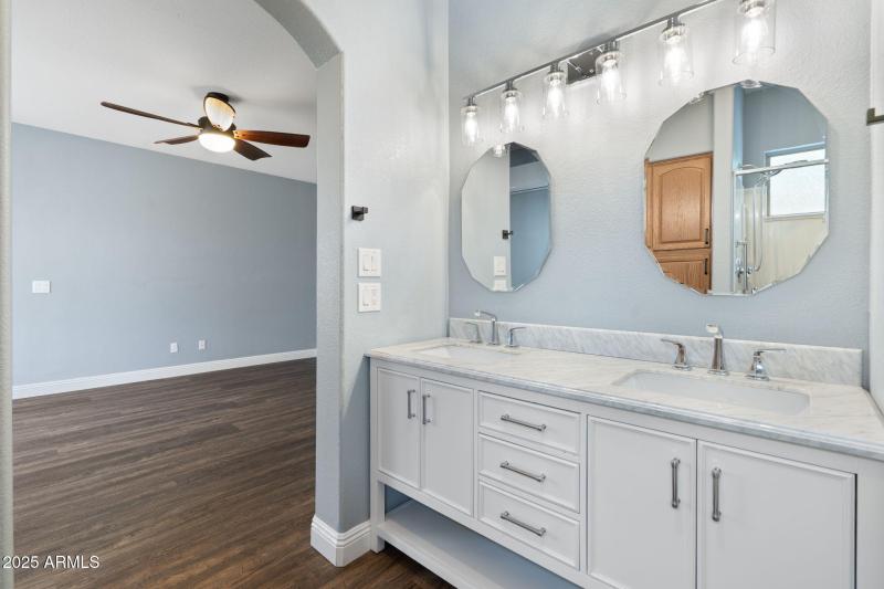 30-web-or-mls-QVB09303