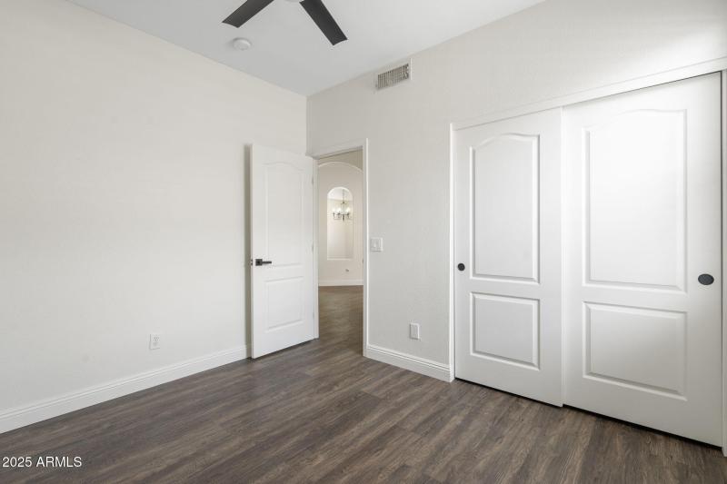 32-web-or-mls-QVB09309