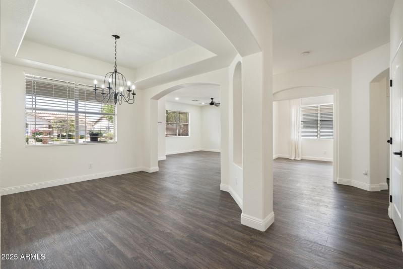 37-web-or-mls-QVB09330