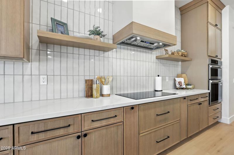 Custom backsplash to the ceiling