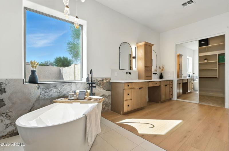 Sleek free standing soaking tub