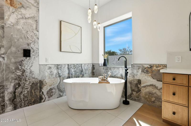 Modern Owner’s Suite Bathroom