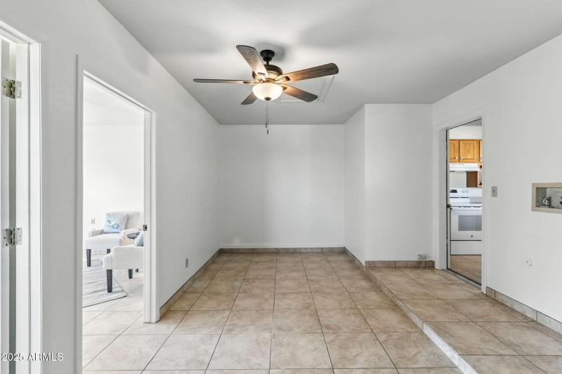 Bonus Room/Laundry Area