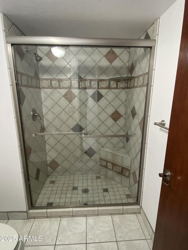 Avenida De Pina - New Shower Doors