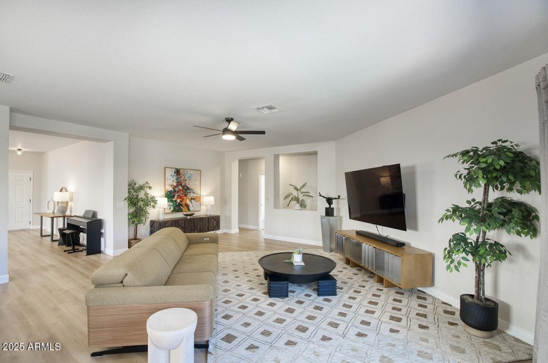 1302 E MILADA DR
