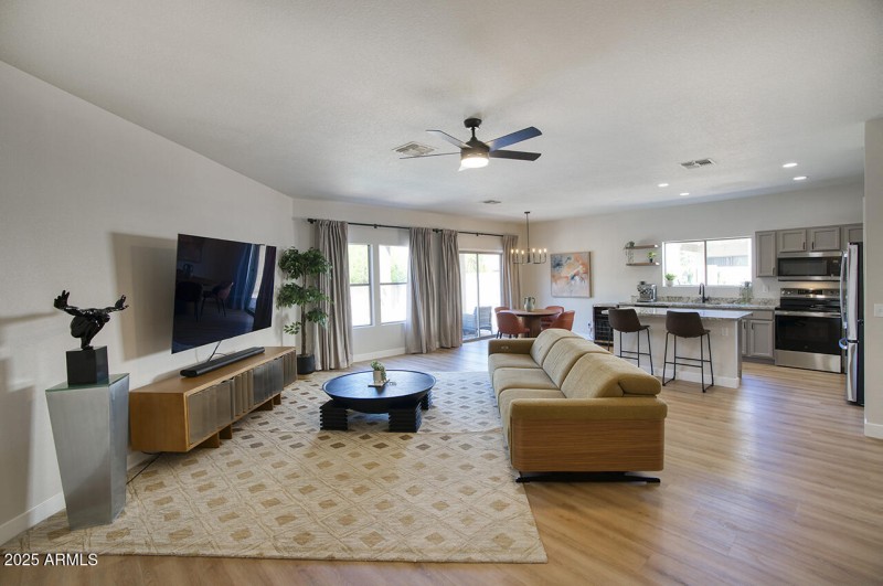 1302 E MILADA DR