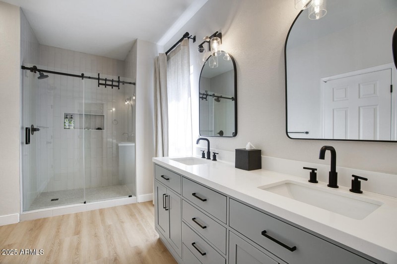 1302 E MILADA DR