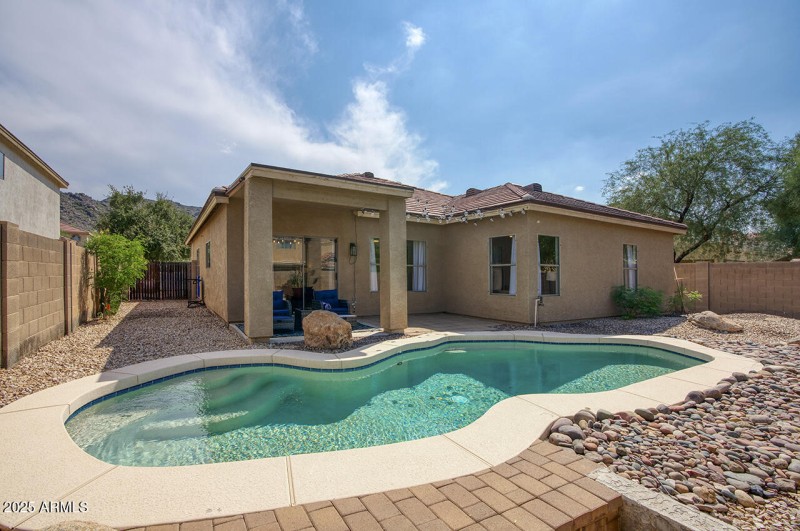 1302 E MILADA DR