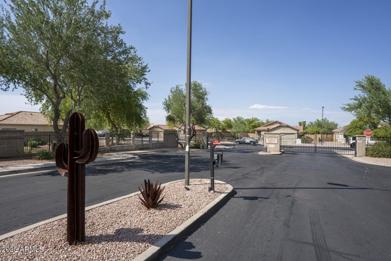 1302 E MILADA DR