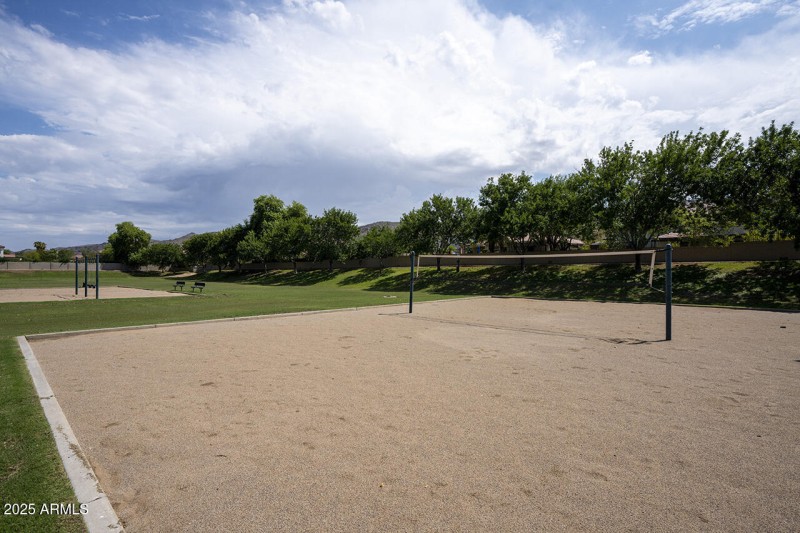 1302 E MILADA DR
