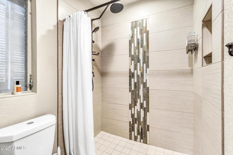 1124 E Driftwood Dr-19_(2048)