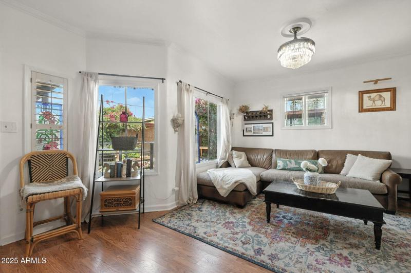 11-web-or-mls-Holly-11