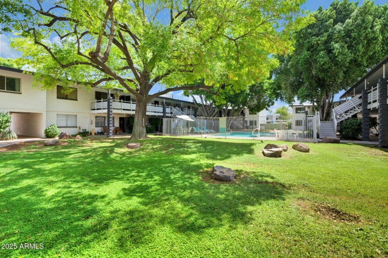 4-web-or-mls-749 E Montebello Ave-4