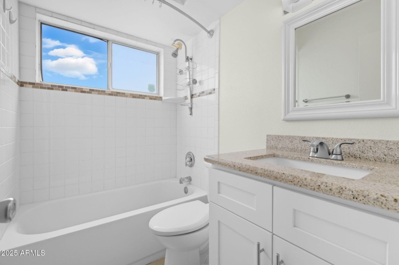 21-web-or-mls-749 E Montebello Ave-19