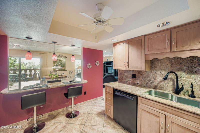 Kitchen w/Breakfast nook