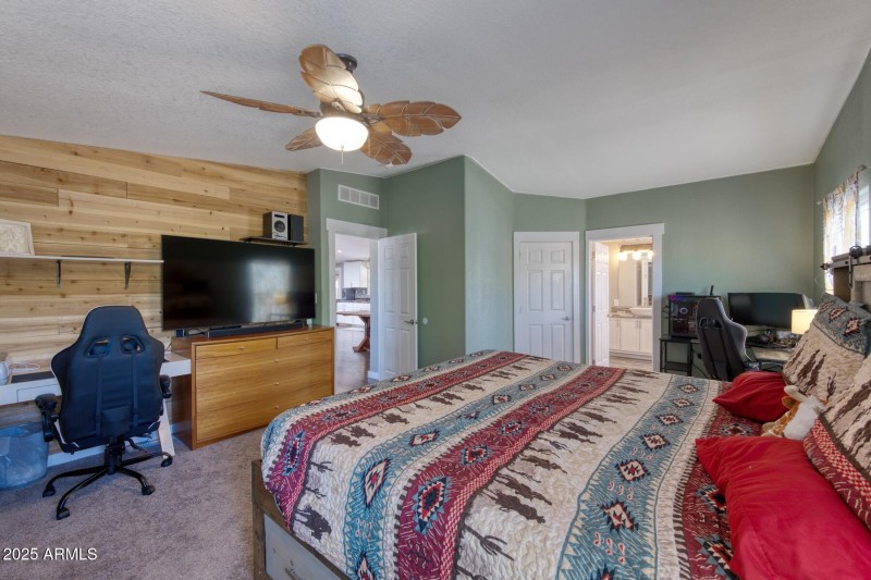 082141-1321 East Morris Lane