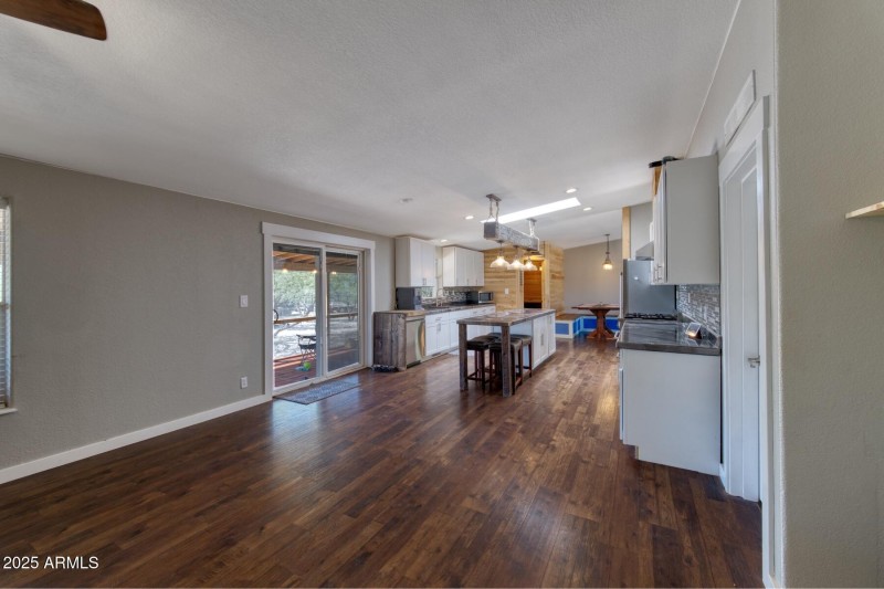 082231-1321 East Morris Lane