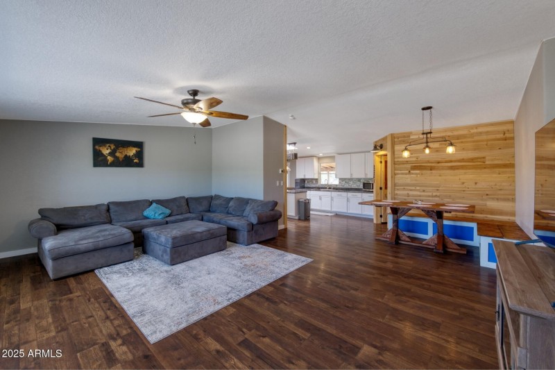 082316-1321 East Morris Lane