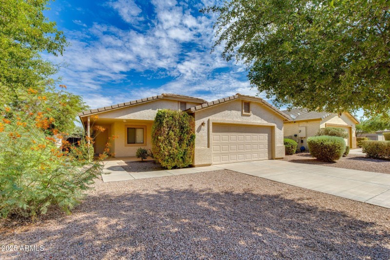 Spacious Front Yard